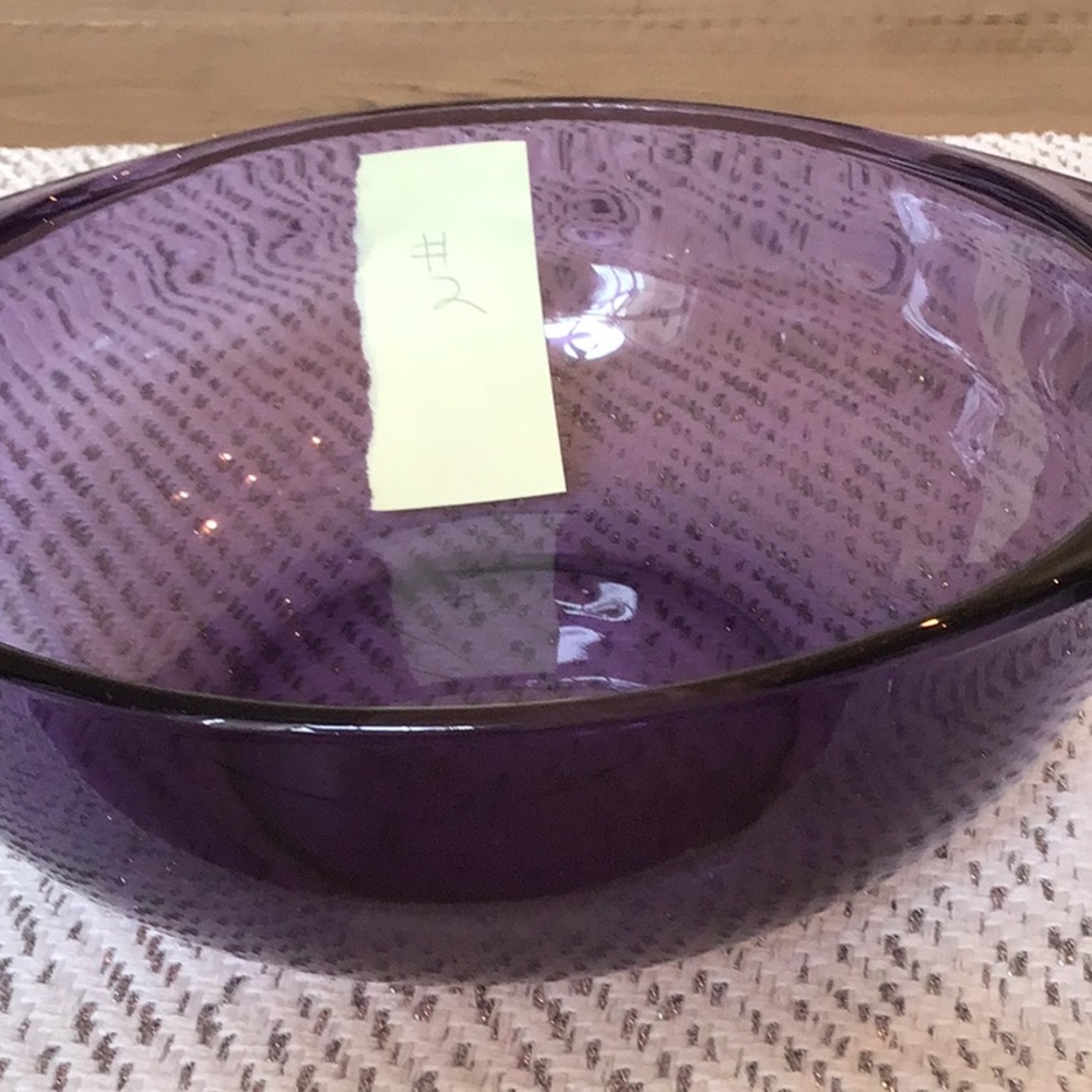 Vintage Pyrex amethyst glass mixing bowl or casserole dish - Picture 3 of 10